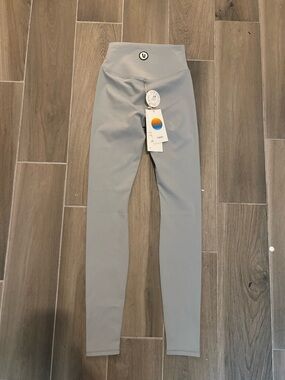 NEW VUORI chilled out legging in chalk blue XS